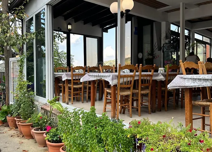 Two Flowers Hotel